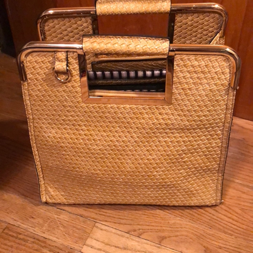 Tan hand bag, great for summer dresses.